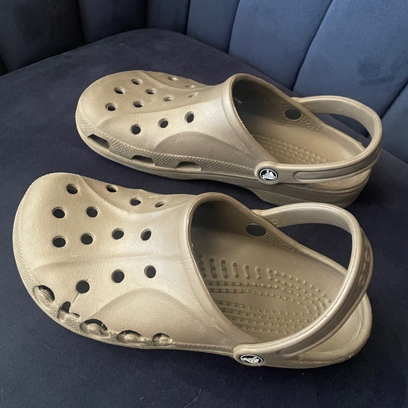 W 10 M 8 Crocs - Picture 2 of 6